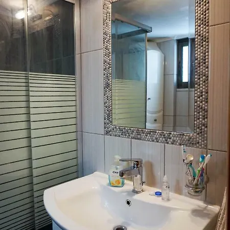Peaceful & Styled Flat, 2 Bdrms, Wifi, Smart Tv Apartment *